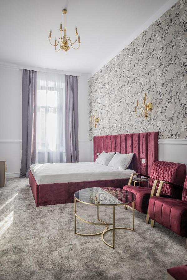 Hotel Vila Central Boutique Сату Маре Екстериор снимка