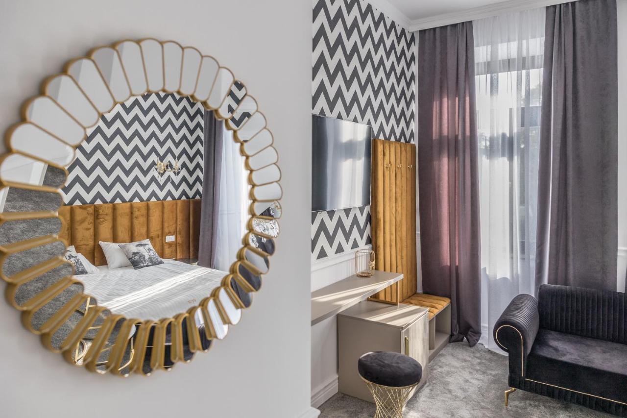 Hotel Vila Central Boutique Сату Маре Екстериор снимка