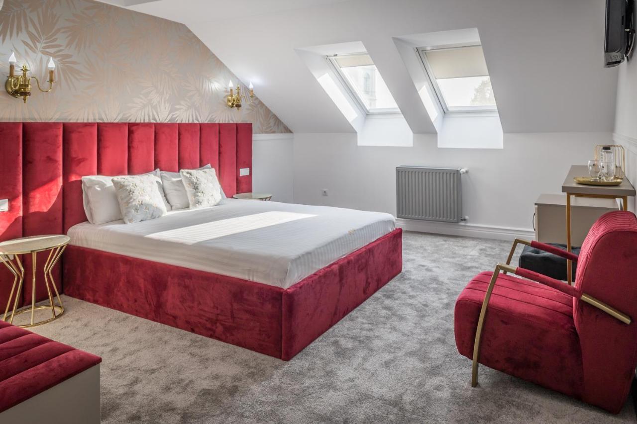 Hotel Vila Central Boutique Сату Маре Екстериор снимка