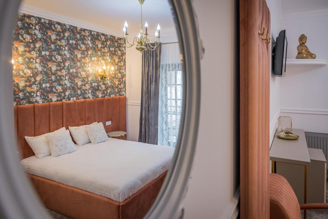 Hotel Vila Central Boutique Сату Маре Екстериор снимка