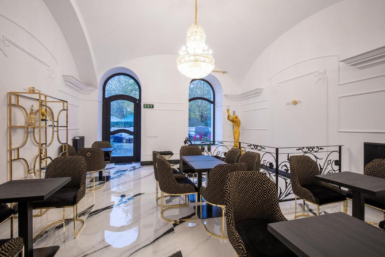 Hotel Vila Central Boutique Сату Маре Екстериор снимка