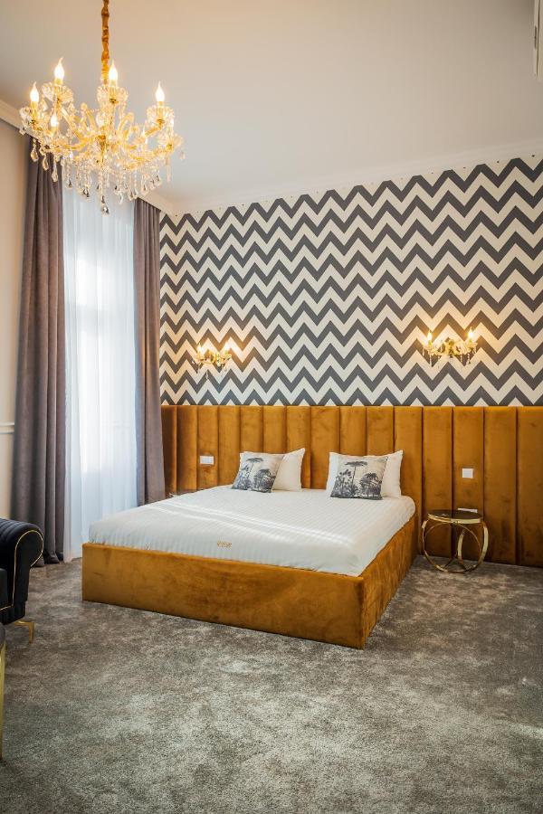 Hotel Vila Central Boutique Сату Маре Екстериор снимка
